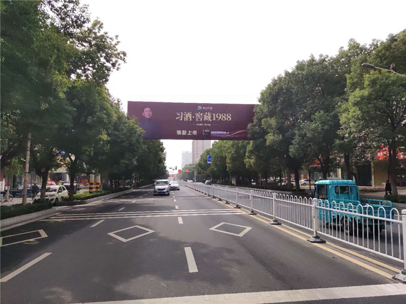 多年過去了，戶外廣告依舊是不可取代的存在